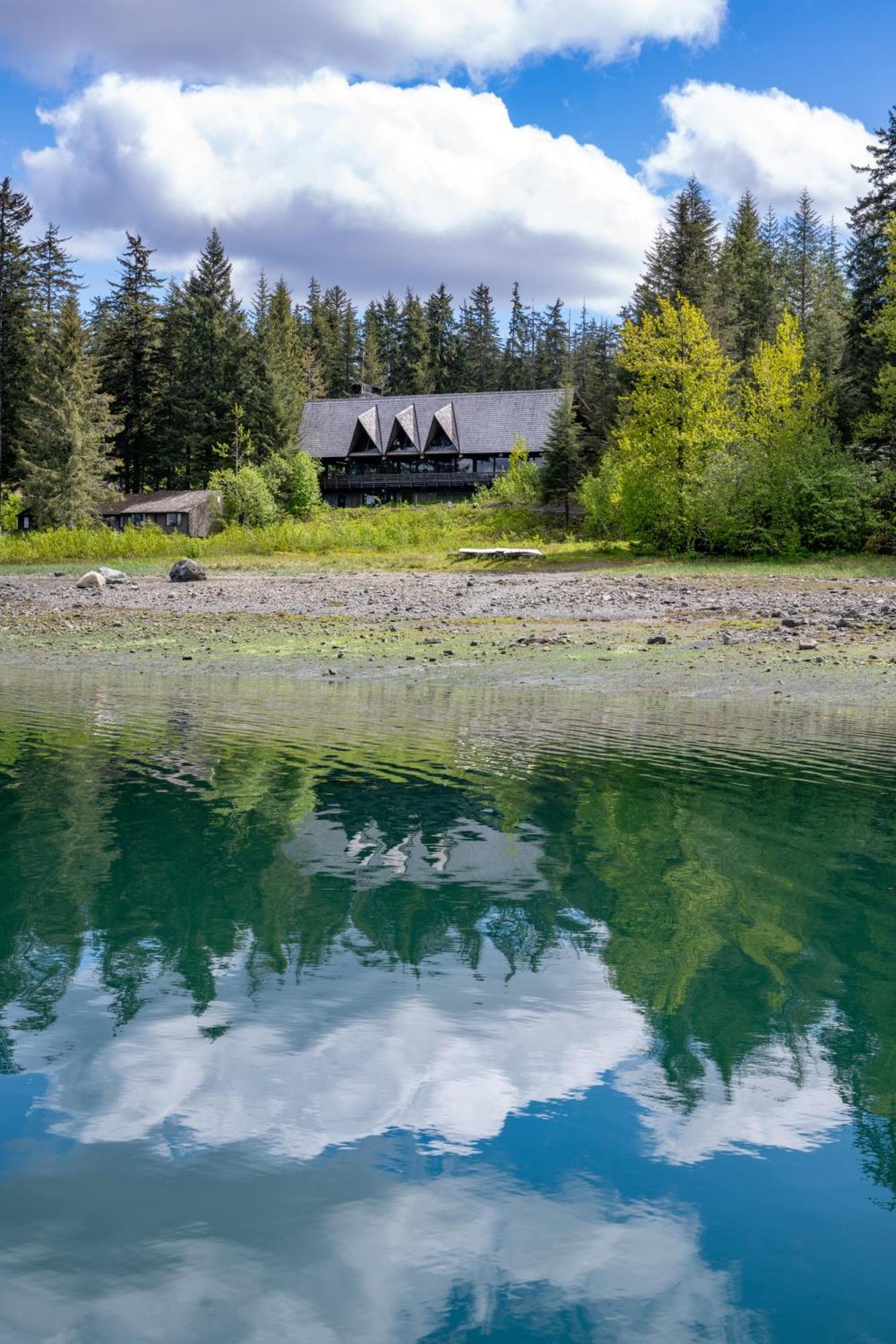 Glacier Bay Lodge Gustavus Exterior photo